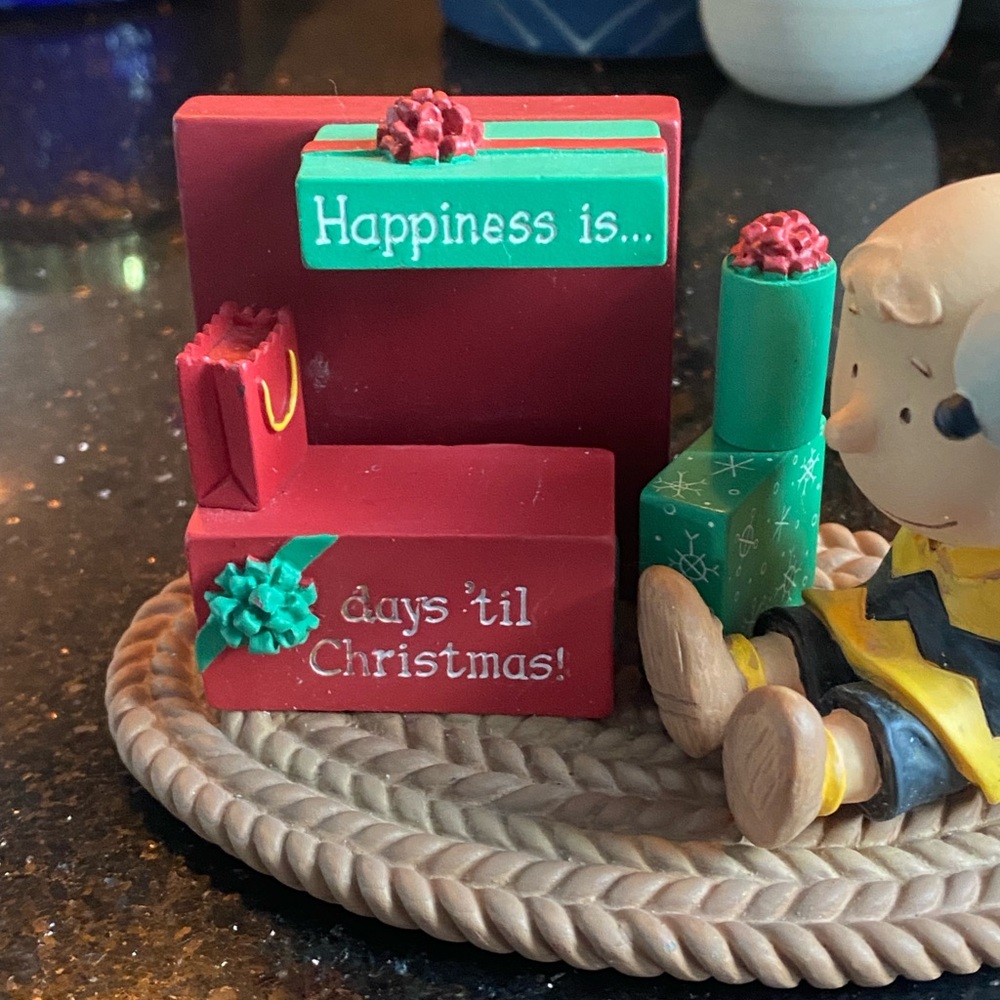 Snoopy Peanuts Charlie Brown Hallmark Christmas
Countdown 2012 - Picture 2 of 9
